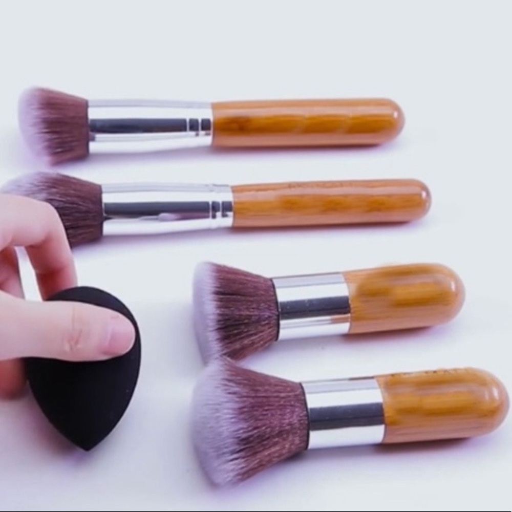 💋 LAST ONE! New Make up brushes and beauty bender - Picture 5 of 8